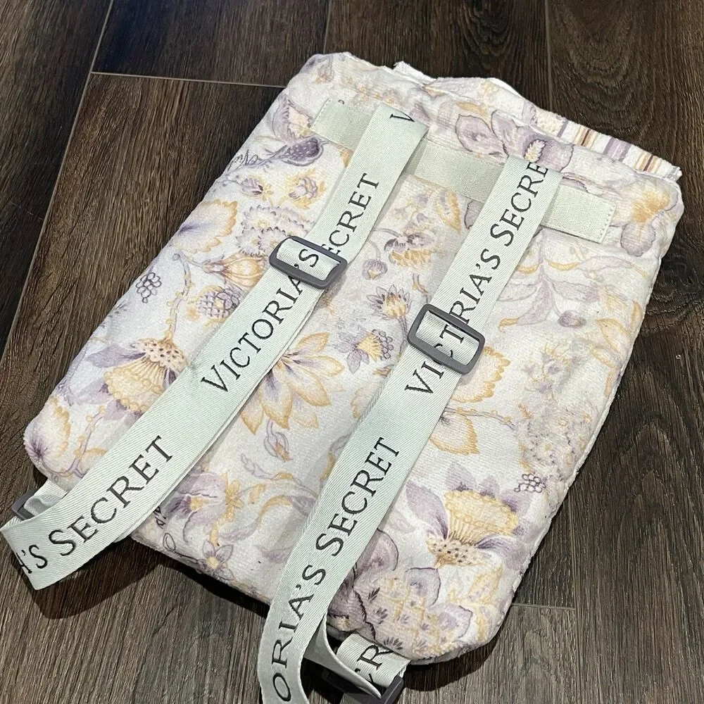 Victoria's Secret 2-IN-1 PAISLEY LOGO BEACH TOWEL + BACKPACK 36